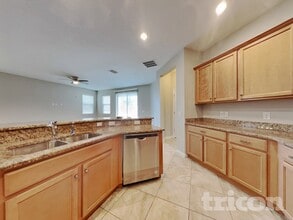 12283 Moss Lake Loop in New Port Richey, FL - Foto de edificio - Building Photo