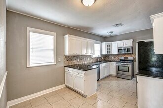 1135 Woodland St in Houston, TX - Building Photo - Building Photo