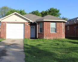 1823 Smoke Tree Ln in Dallas, TX - Building Photo