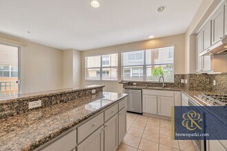 904 Camille Lane in Mountain View, CA - Building Photo - Building Photo