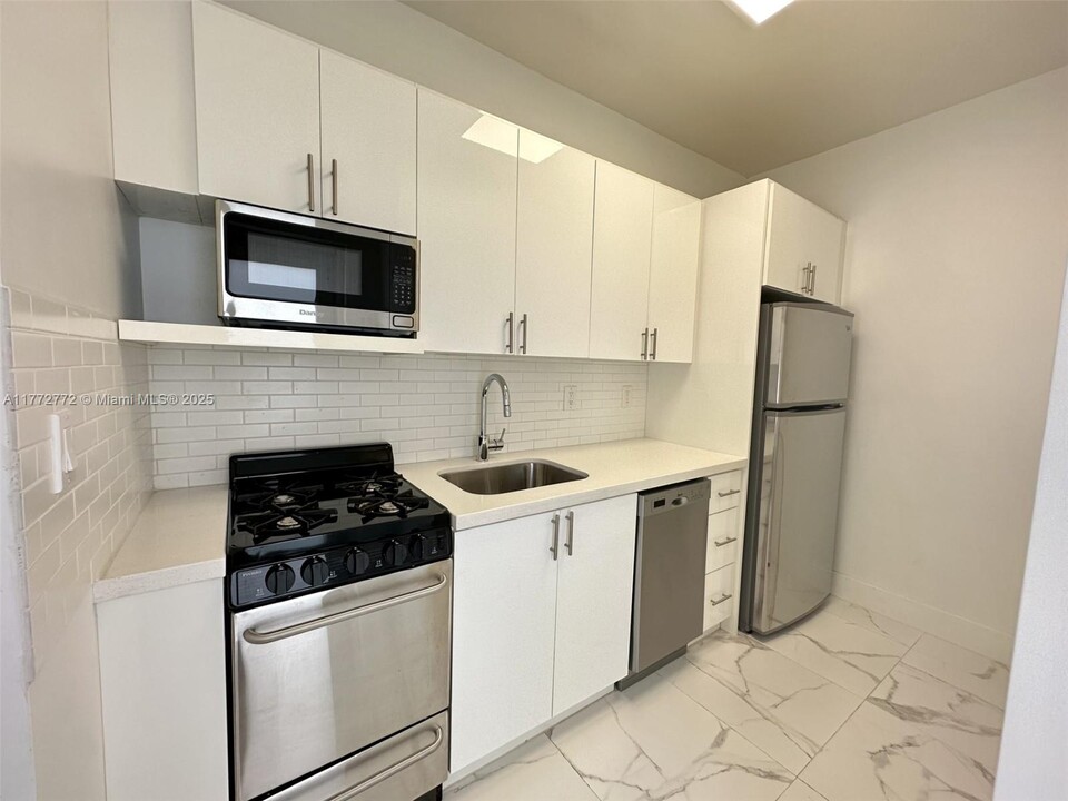 1602 Meridian Ave in Miami Beach, FL - Building Photo