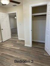 91 Cottonwood Dr in Von Ormy, TX - Foto de edificio - Building Photo