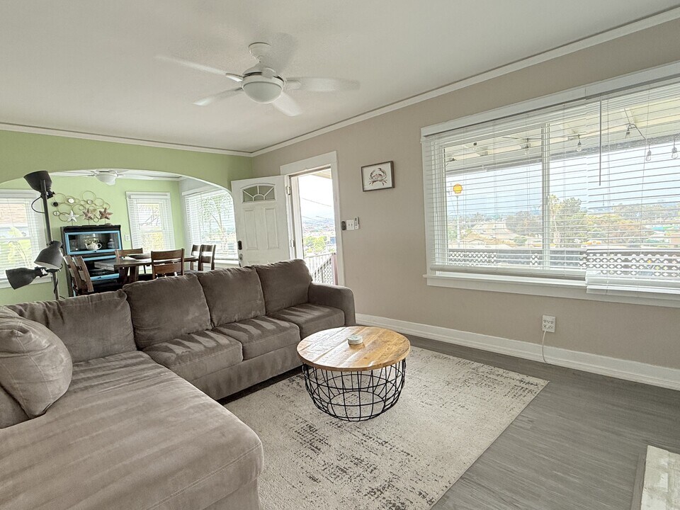 1329 Gertrude St in San Diego, CA - Building Photo