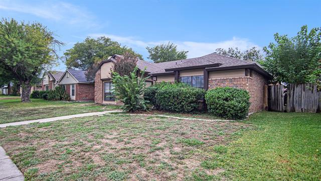 318 Liberty Pl in Grand Prairie, TX - Building Photo
