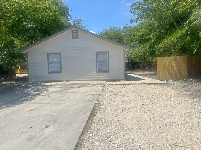 1311 Hortencia Ave in San Antonio, TX - Building Photo - Building Photo