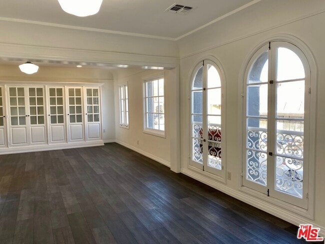 619 S La Brea Ave in Los Angeles, CA - Building Photo - Building Photo