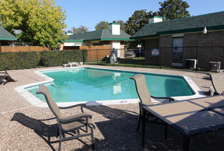 The Patios of McKinney in McKinney, TX - Foto de edificio - Building Photo