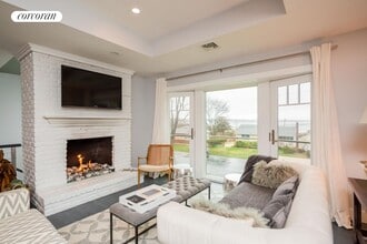 46 Cliff Dr in Sag Harbor, NY - Building Photo - Building Photo
