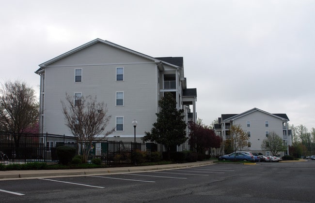 The Fields at Merrifield in Falls Church, VA - Foto de edificio - Building Photo