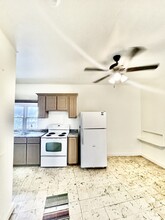 428 S Texas Ave, Unit Apt 11 in Mercedes, TX - Foto de edificio - Building Photo