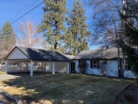 1714 NW Steidl Rd in Bend, OR - Building Photo