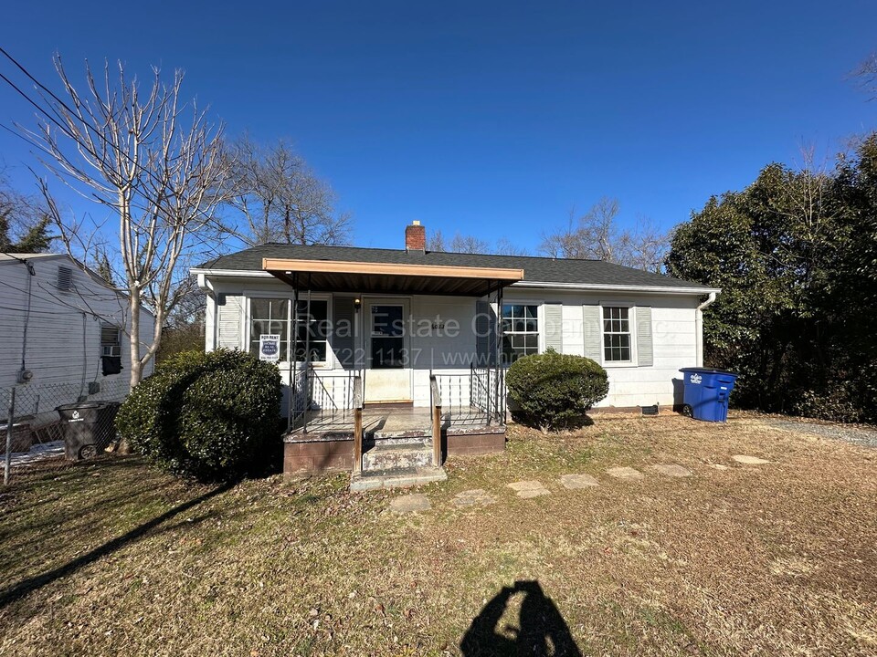 1013 Charles St in Winston-Salem, NC - Building Photo