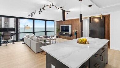 900 N Lake Shore Dr in Chicago, IL - Building Photo - Building Photo