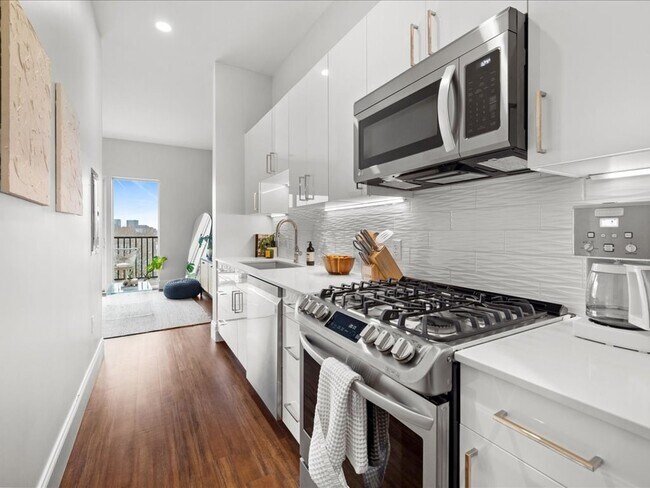 205 Maverick St, Unit PH505 in Boston, MA - Building Photo - Building Photo