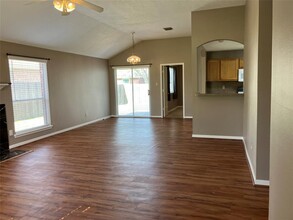 10606 Twin Circles Dr in Montgomery, TX - Building Photo - Building Photo