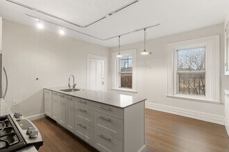 548 Massachusetts Ave, Unit 4 in Boston, MA - Foto de edificio - Building Photo