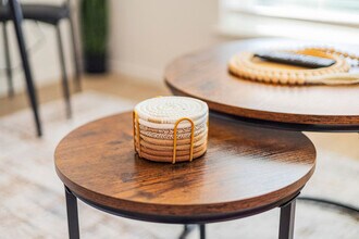 596 W 9th St in Dallas, TX - Foto de edificio - Building Photo