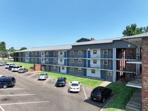 Deville Apartments in Jackson, MS - Building Photo - Building Photo