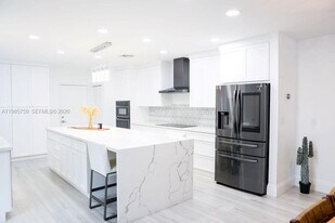 2948 Hidden Harbour Ct in Fort Lauderdale, FL - Building Photo