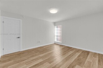 4709 NW 7th St in Miami, FL - Building Photo - Building Photo