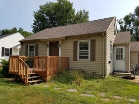 1918 Iowa St in Cedar Falls, IA - Building Photo