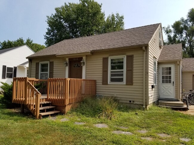 property at 1918 Iowa St