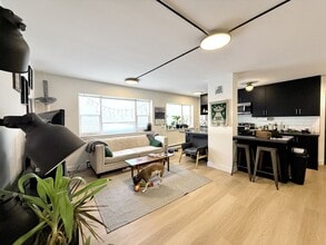 111 Craydon Rd in Whitby, ON - Building Photo - Building Photo