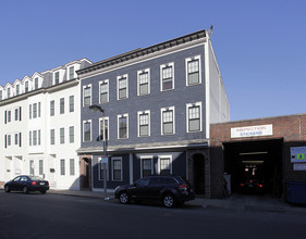 410-412A E 3rd St in South Boston, MA - Building Photo - Building Photo