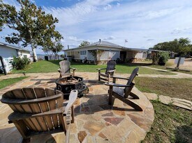 161 Alexander Dr in Tow, TX - Building Photo