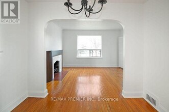 16 Newton Dr in Toronto, ON - Building Photo - Building Photo