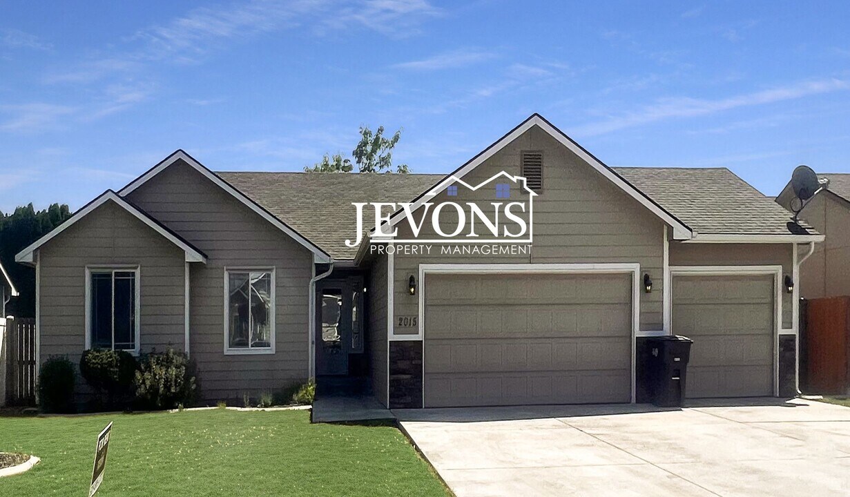 2015 S 57th Ave in Yakima, WA - Building Photo
