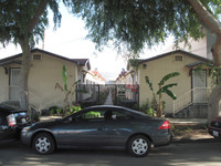 135 W Bellevue Dr in Pasadena, CA - Foto de edificio - Building Photo