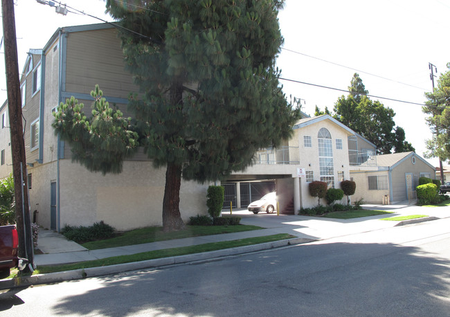 11982 in Hawthorne, CA - Foto de edificio - Building Photo