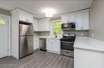 27 Maida Ln in Howell, NJ - Building Photo - Building Photo