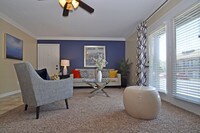 Living Room - The Flats at Hurstbourne Apartamentos in Louisville, Kentucky