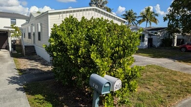 3023 SW 50th St in Fort Lauderdale, FL - Foto de edificio - Building Photo