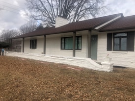 7146 Parallel Pkwy in Kansas City, KS - Building Photo