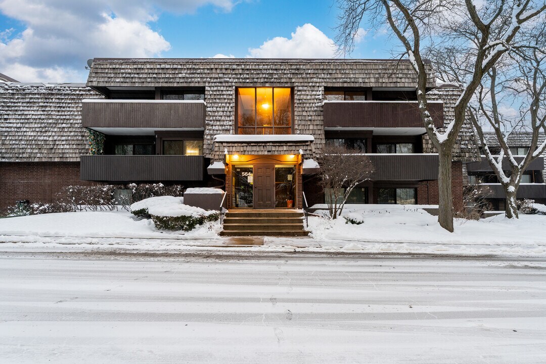 564 Timber Ridge Dr in Carol Stream, IL - Building Photo