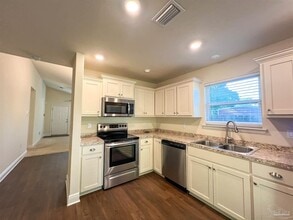 8821 Smiley Ct in Pensacola, FL - Building Photo - Building Photo