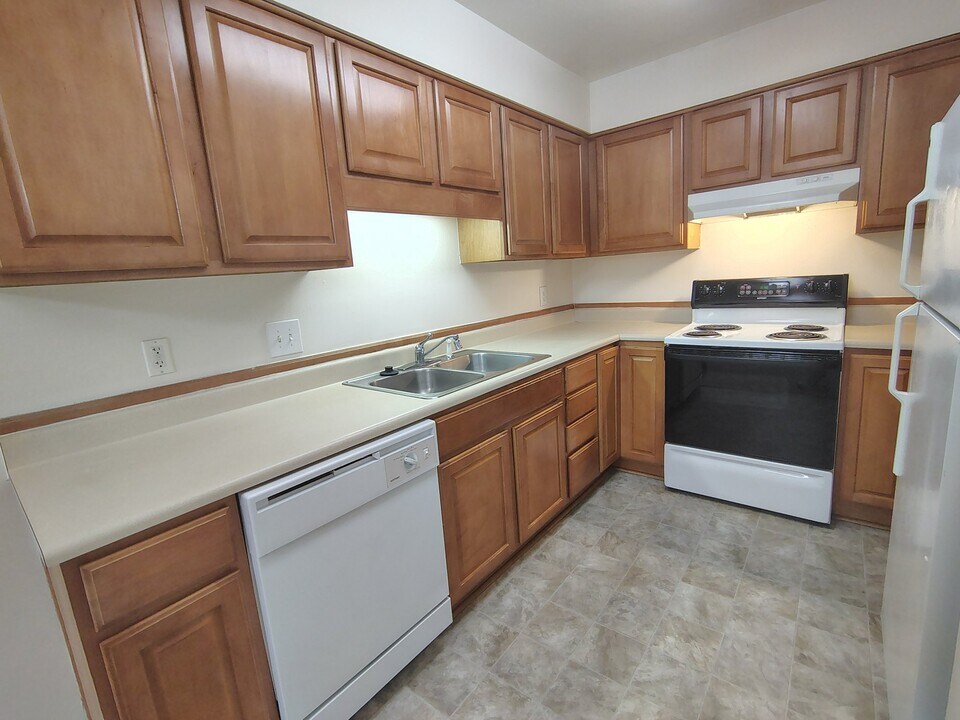 600 Reusens Rd, Unit 3 Bedroom Waitlist in Lynchburg, VA - Foto de edificio
