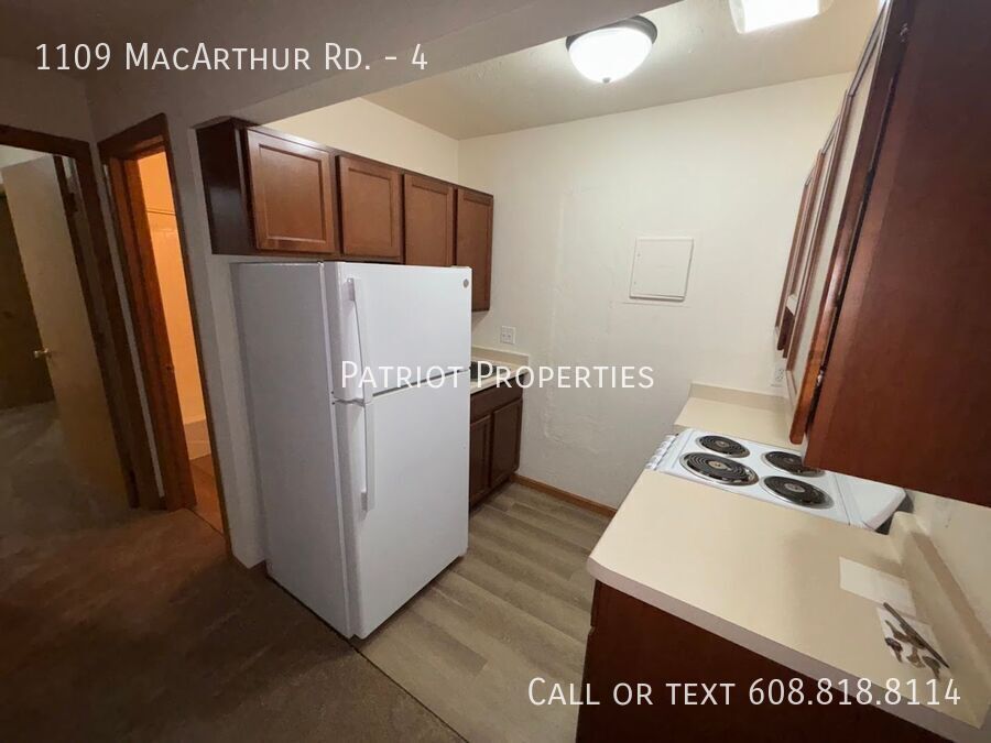 1109 Mac Arthur Rd in Madison, WI - Building Photo