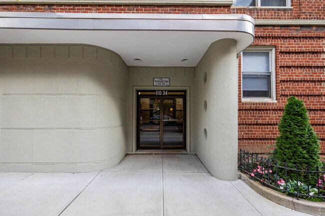 Traymore Apartments in Forest Hills, NY - Building Photo - Building Photo