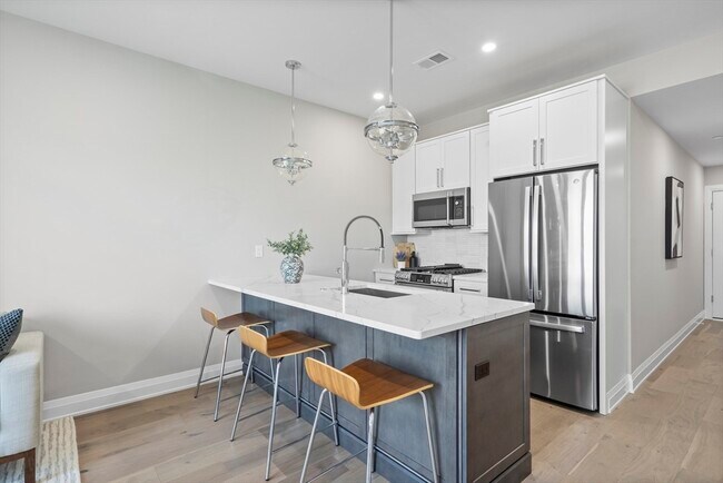 44 Ellery St, Unit 203 in Boston, MA - Foto de edificio - Building Photo
