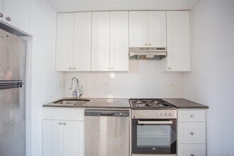 340 E Broadway in Long Beach, NY - Building Photo - Building Photo