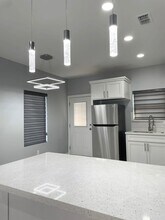 1019 N Abbey Ave, Unit 2 in Edinburg, TX - Foto de edificio - Building Photo