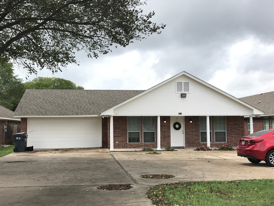 2413 S 2nd St in Waco, TX - Building Photo