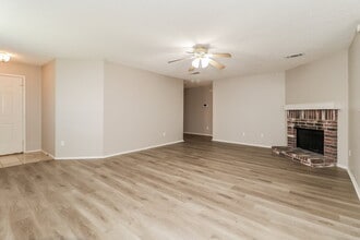 5112 Royal Burgess Dr in Fort Worth, TX - Building Photo - Building Photo