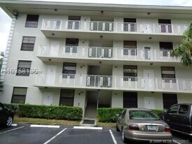 1715 Whitehall Dr, Unit 402 in Davie, FL - Building Photo
