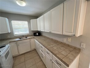 4290 Gulfstream Dr in Naples, FL - Building Photo - Building Photo