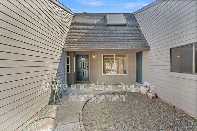 2402 SE 9th Ct in Gresham, OR - Building Photo - Building Photo